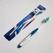 Zahnbürste – mittel (weiß/blau)